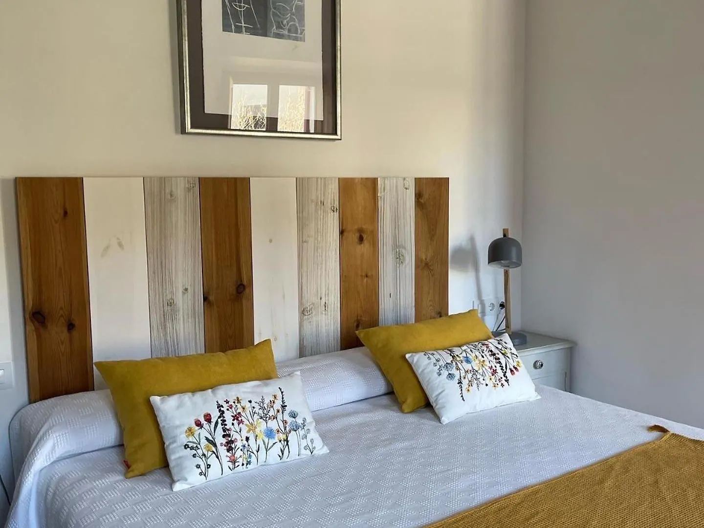 Guest house Vila Alaro Ti Spain
