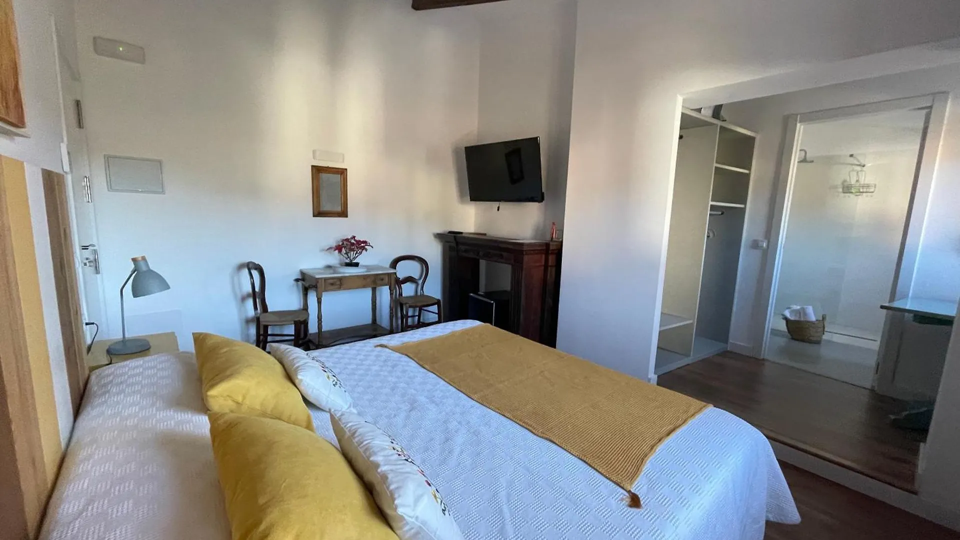 Vila Alaro Ti Guest house